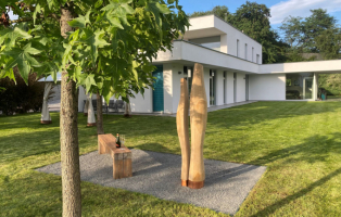 zahradní dřevěná socha Modlitba 190 cm dub, měď 