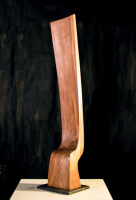 Dřevěná socha do interiéru Filosof třešeň 55 cm, 6500,-